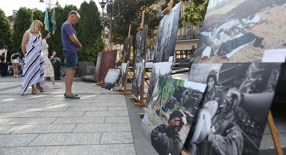 Документальна виставка фотографій з Іловайська 2014 року у Львові