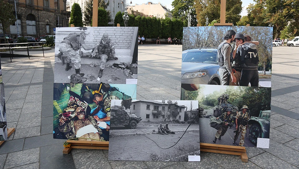 Документальна виставка фотографій з Іловайська 2014 року у Львові