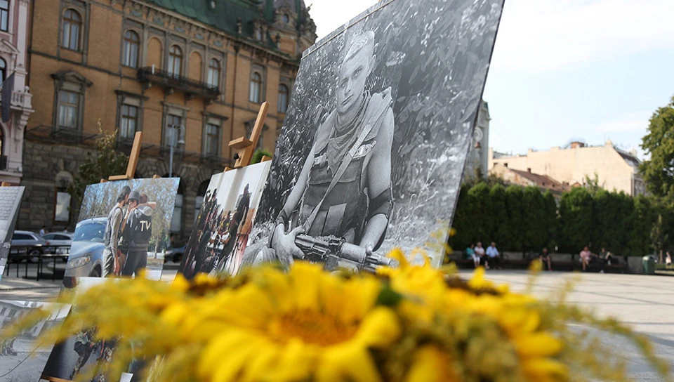 Документальна виставка фотографій з Іловайська 2014 року у Львові