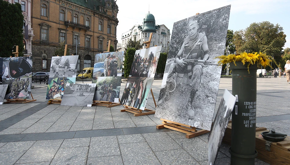 Документальна виставка фотографій з Іловайська 2014 року у Львові