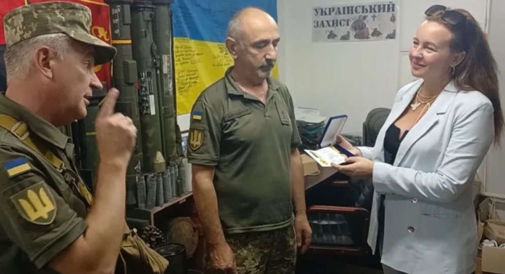 Заслужена артистка Ірина Стиць з Буковини отримала медаль "За волонтерську діяльність"