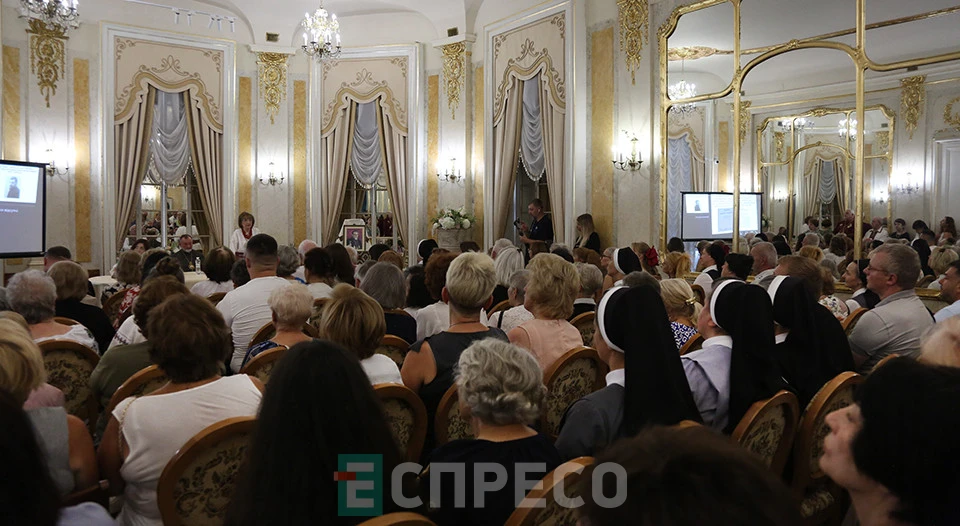 презентація книжки Люби-Ольги Двуліт "Запах суниць. Патріарх Йосиф Сліпий в спогадах та документах" у Львові