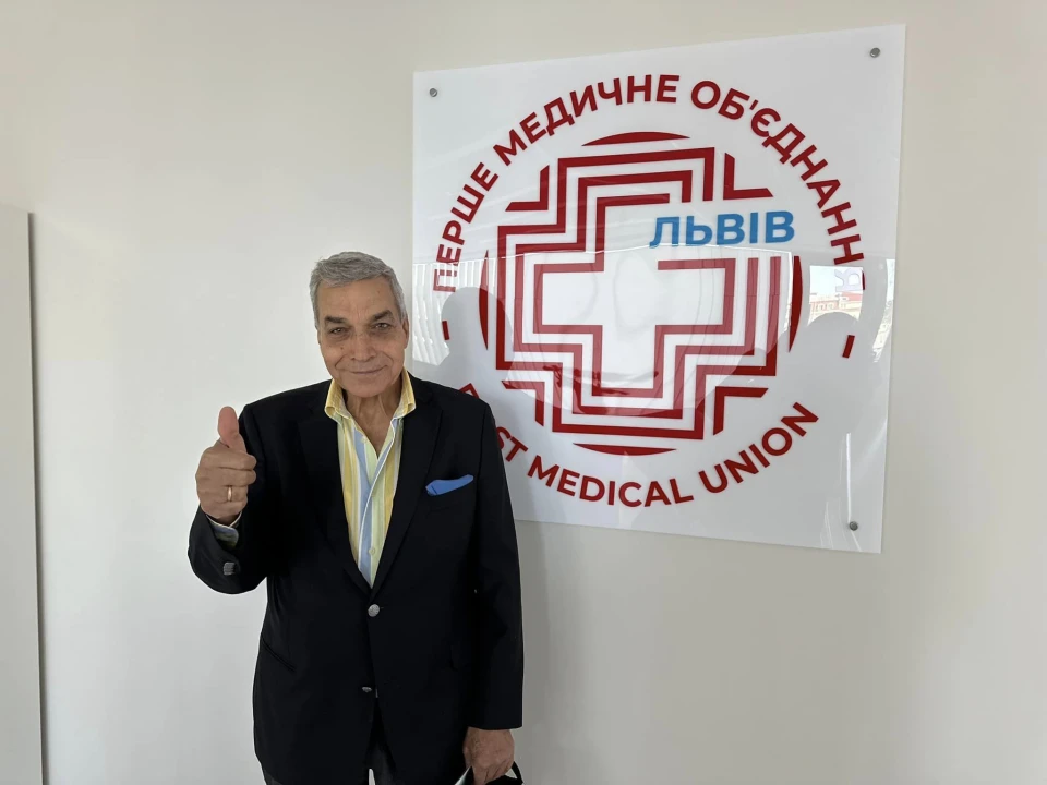 У Львові без оперативного втручання вилікували єгиптянина, який хворів на рак