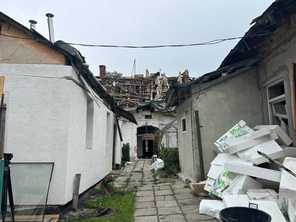 Один із зруйнованих російською ракетою будинків у Львові неможливо відновити