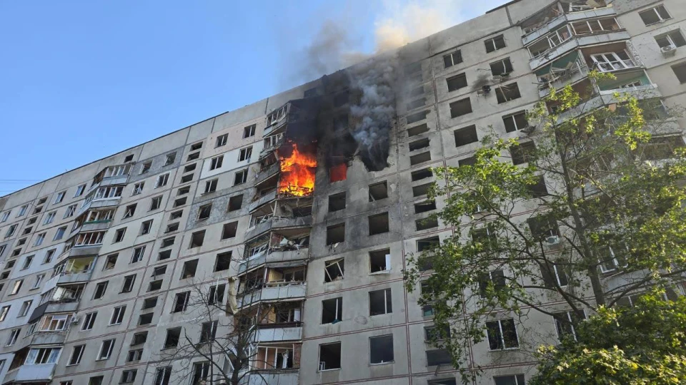 Росіяни вдарили КАБом по багатоповерхівці у Харкові