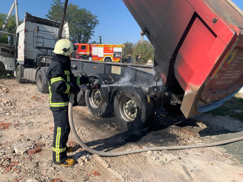 Від удару струмом загинув водій вантажівки