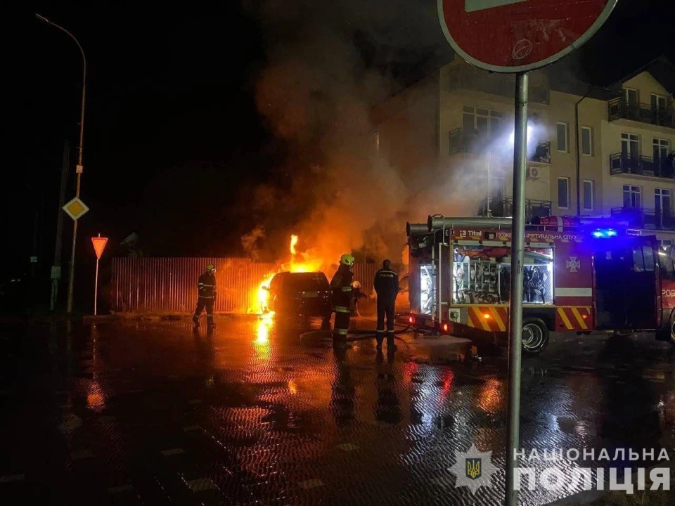 На Закарпатті затримали вінничанина, його підозрюють у підпалі авто ЗСУ та Червоного Хреста