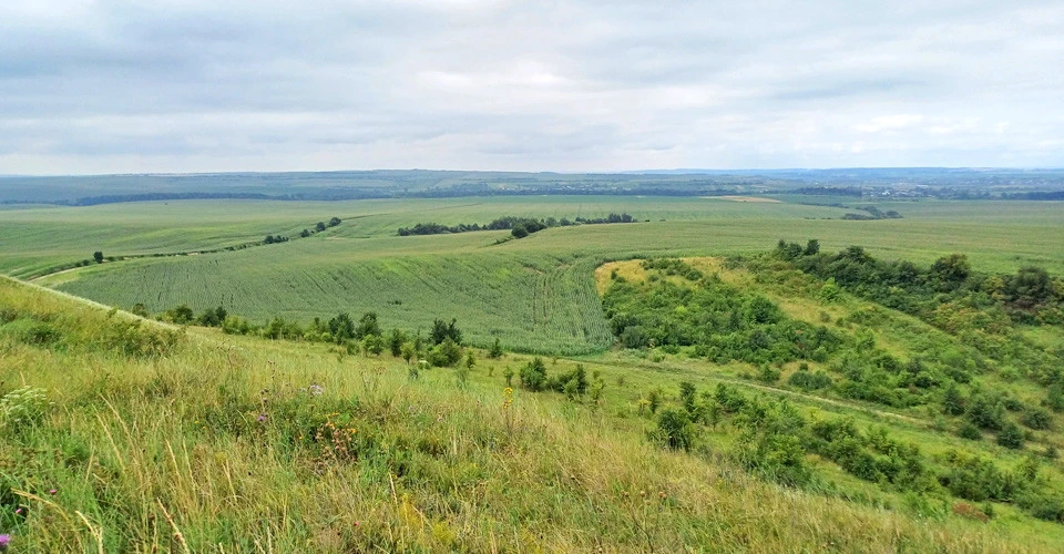 Нерозсекречена криївка, церква-воїн, містична гора і традиції опільської гостинності