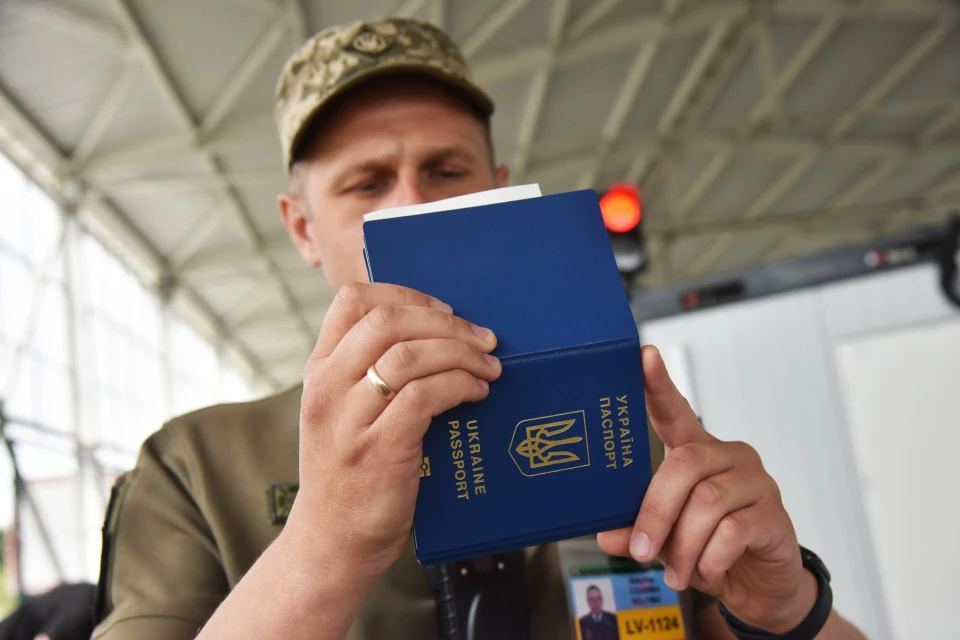 На кордоні з Польщею викрили псевдомолодят з різницею у 22 роки