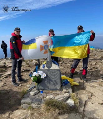 На Говерлі рятувальники вшанували пам’ять полеглих у російсько-українській війні бійців