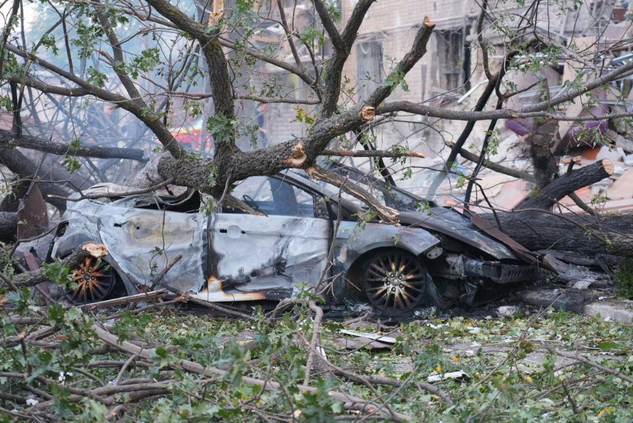 Росіяни вночі завдали масованого удару по північній частині Херсона: поцілили по пошті