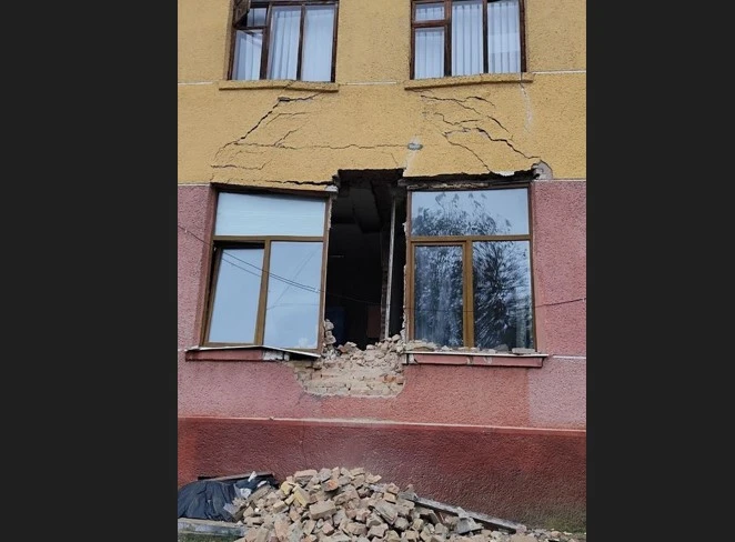 стіна ліцею у Гощі