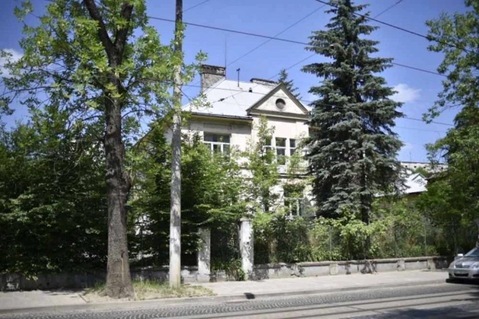 Будівля колишнього дитячого санаторію на Коновальця, 114-116