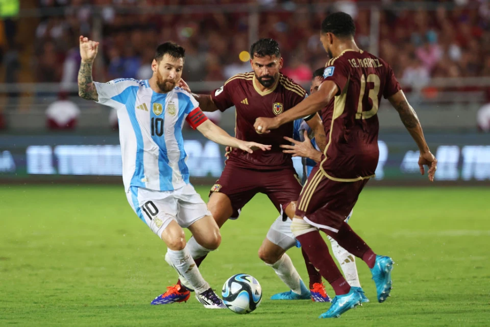 Ліонель Мессі (ліворуч), Венесуела - Аргентина