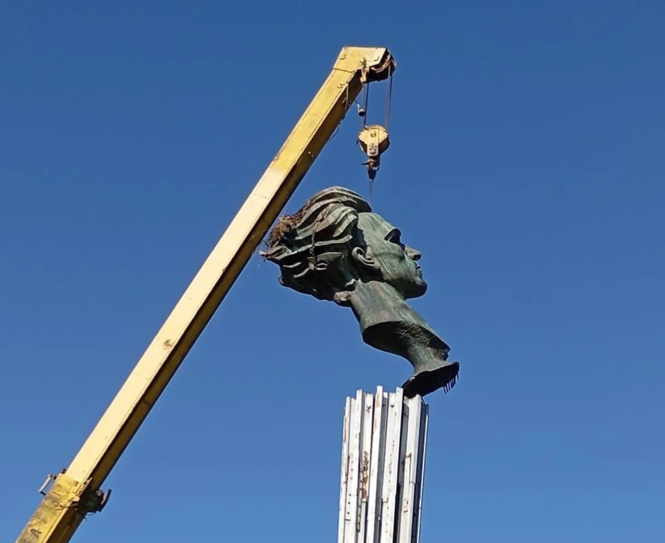 На Рівненщині демонтували монумент радянському пропагандисту Миколі Островському