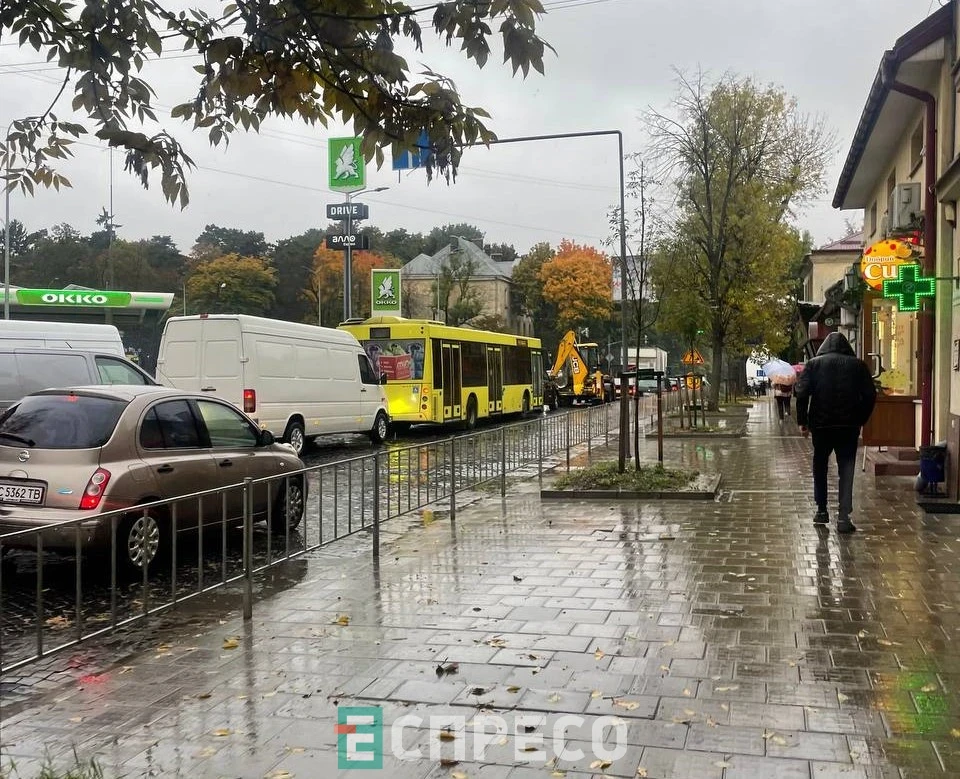 Через ранкову ДТП на вʼїзді до Львова сформувалися затори