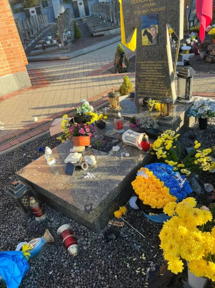 наруга над могилами на Личаківському кладовищі