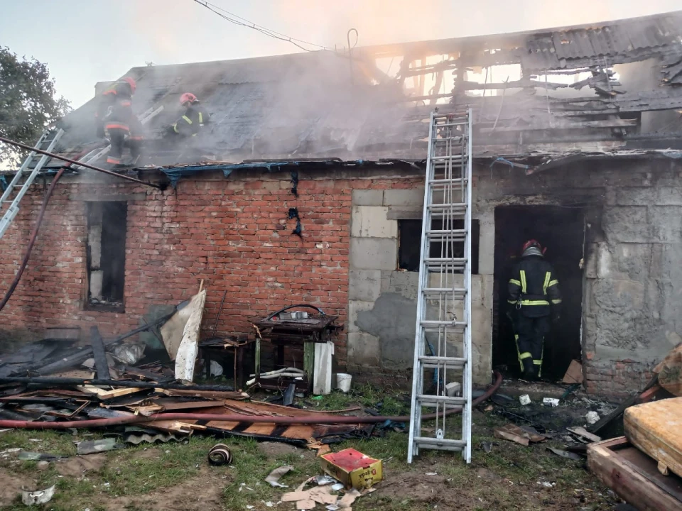 У житловому будинку біля Львова спалахнула пожежа