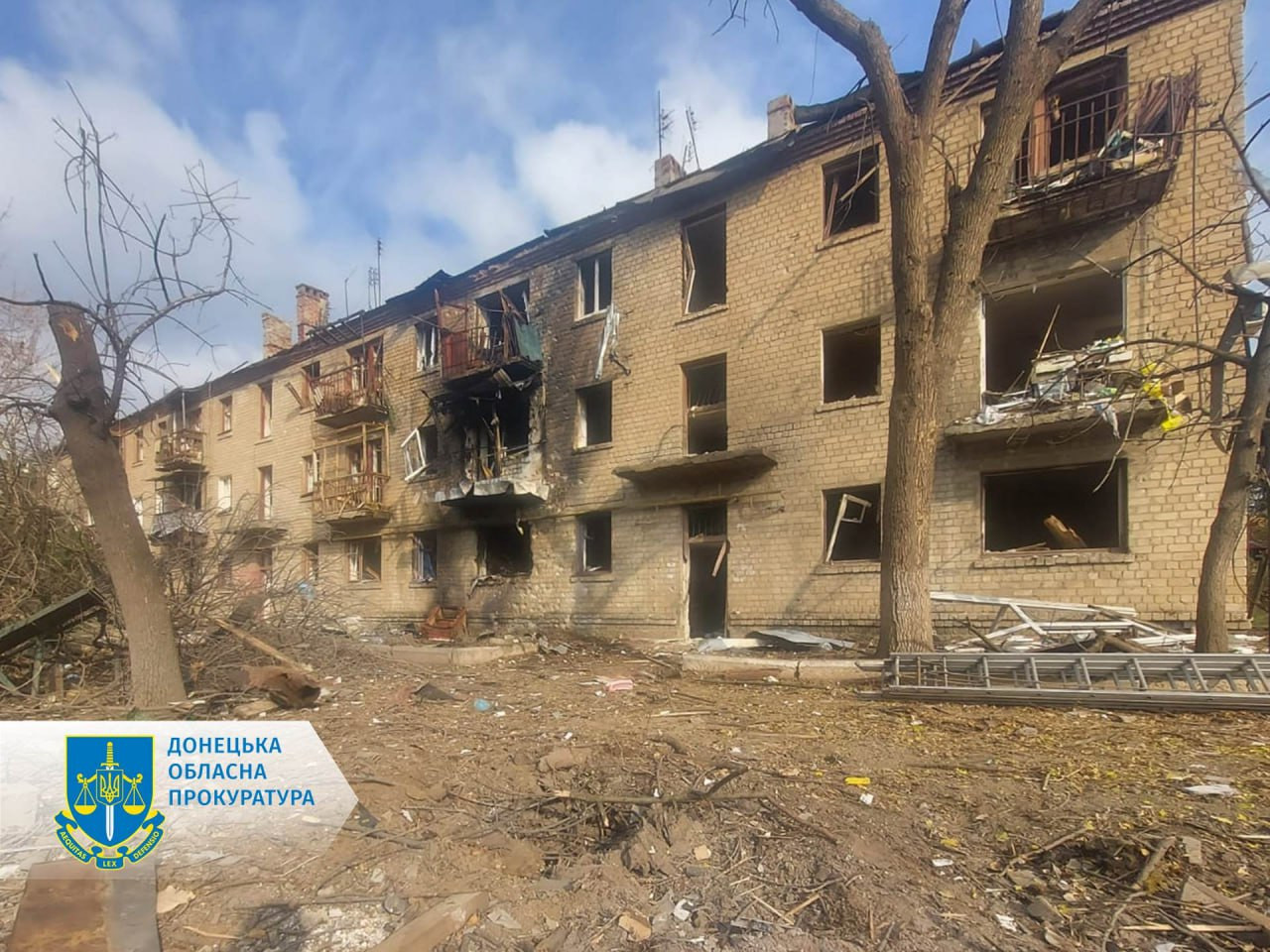 Окупанти вдарили по житловому кварталу селища на Донеччині