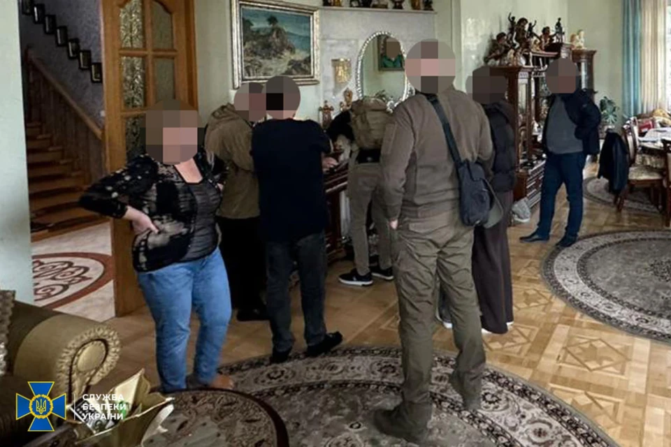 обшуки у власника університету