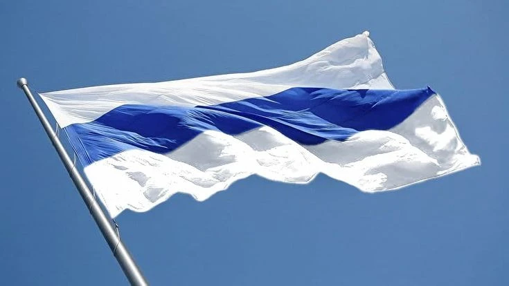 Біло-синьо-білий прапор російської опозиції