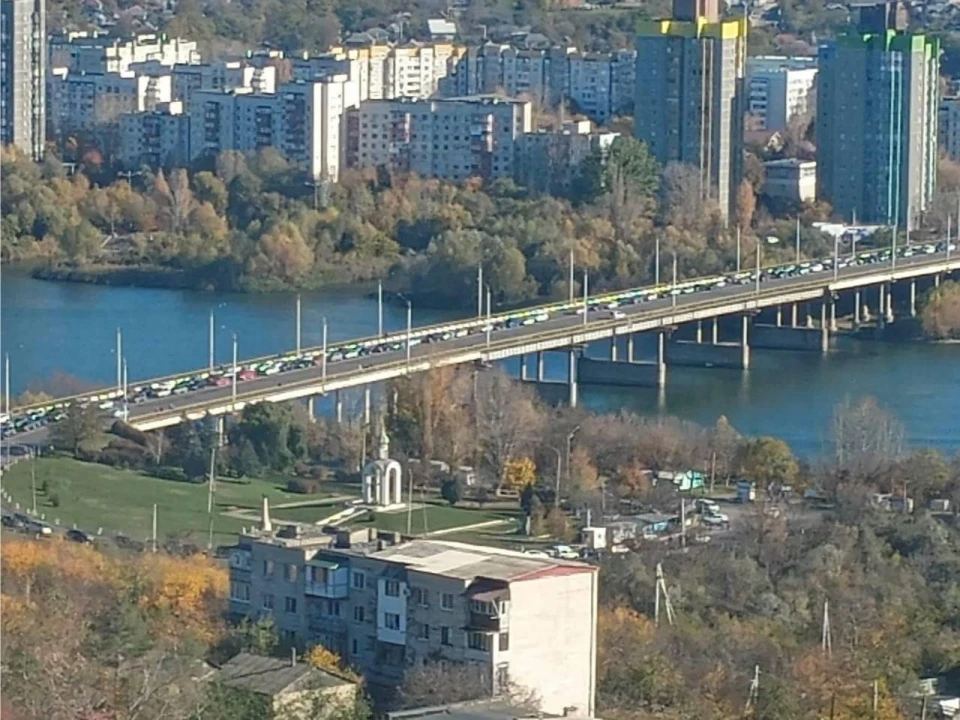 Міст між Резиною та Рибницею (Придністров'я). Фото з боку Резини