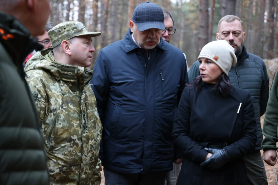 Бербок відвідала один з прикордонних підрозділів на Чернігівщині