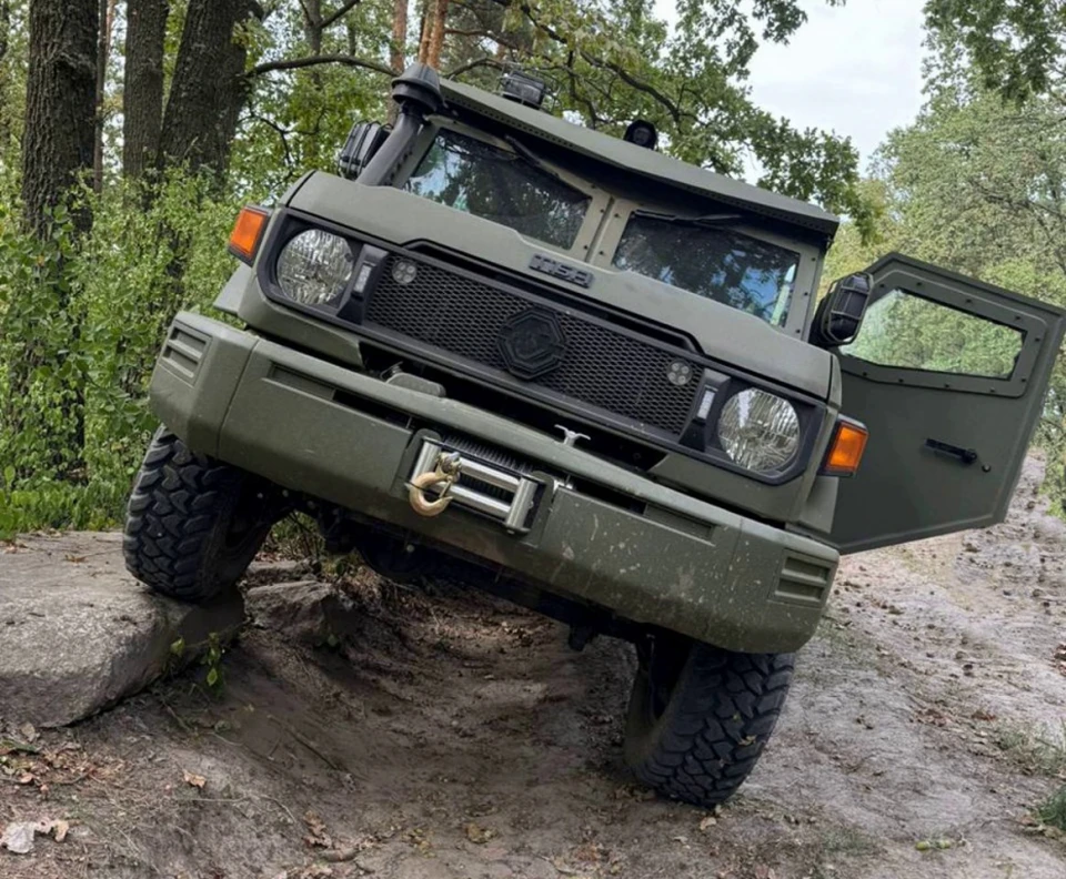 бронеавтомобіль UAT-TISA