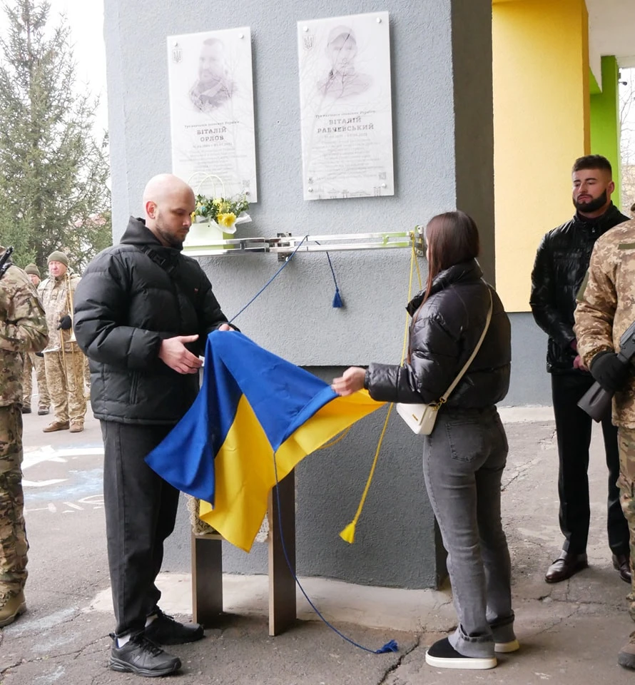 меморіальна таблиця Віталію Рабчевському