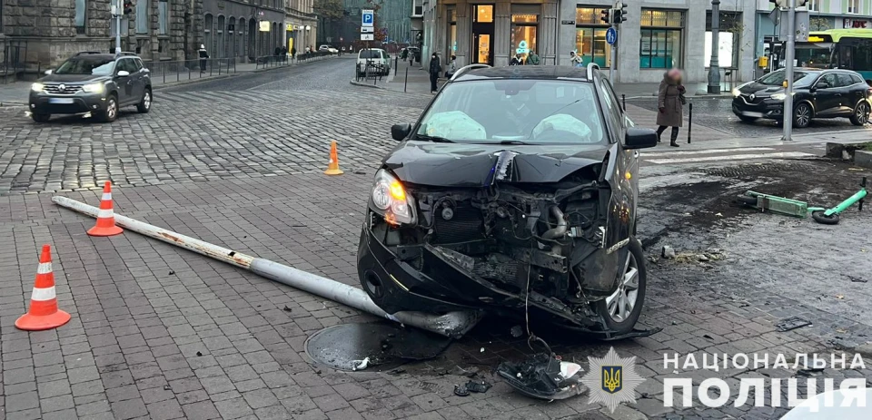У центрі Львова помер водій Renault