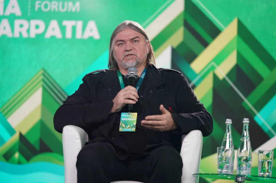 Олесь Санін