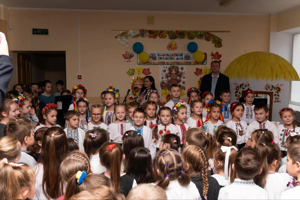 На Прикарпатті школярі на ярмарку зібрали майже 90 тис. грн для ЗСУ