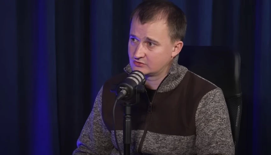Волонтер, військовий, аналітик Тарас Чмут
