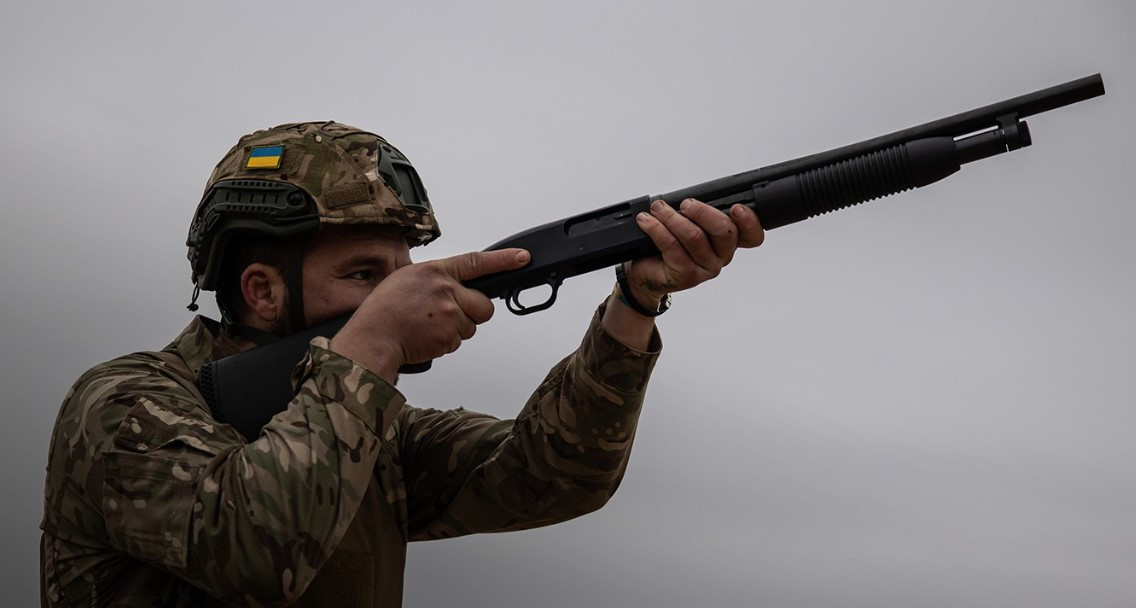 Тренування з помповою рушницею Maverick M88 під час проходження БЗВП