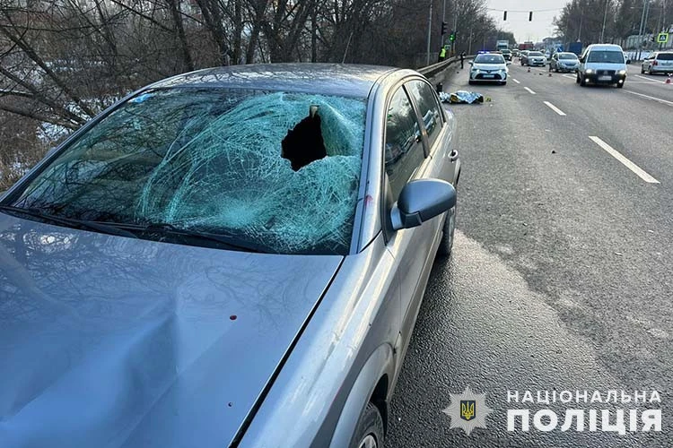 У Тернополі на пішохідному переході водій Opel Vectra на смерть збив жінку