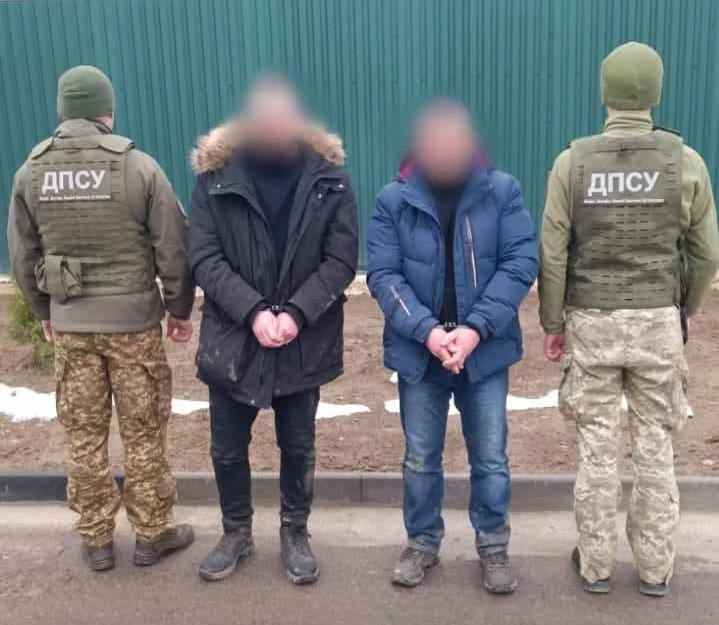 На березі Тиси прикордонники затримали двох чоловіків, які бігли у бік кордону