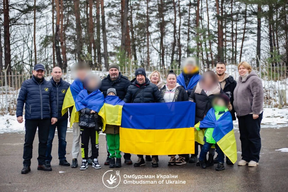 на фото діти, яких вдалося повернути з окупації