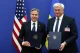 Держсекретар США Ентоні Блінкен (ліворуч) і міністр закордонних справ України Андрій Сибіга