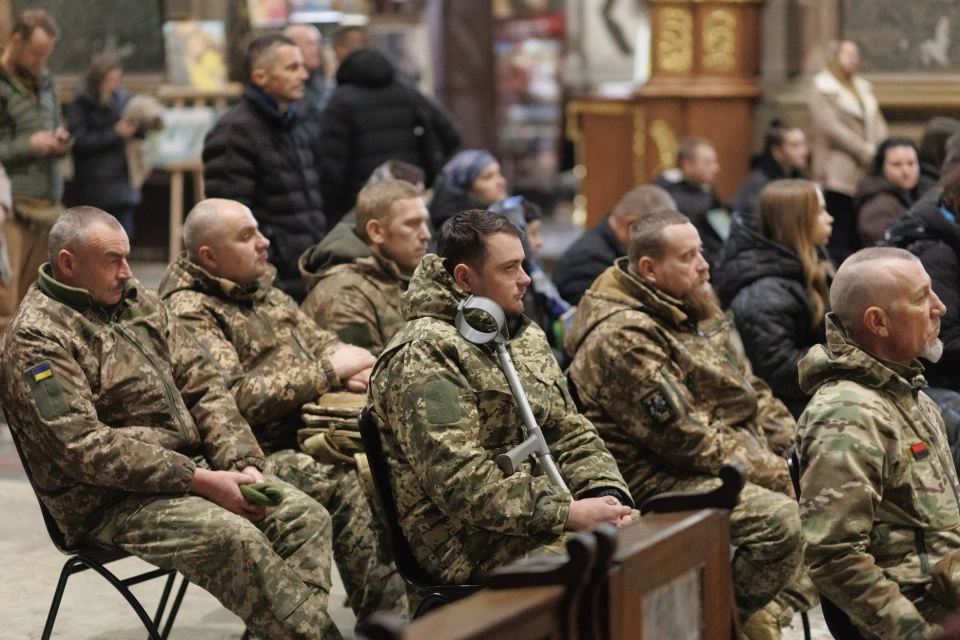 У Львові родинам загиблих бійців Королівської бригади вручили ордени "Хрест Героя"