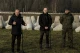 Цезарій Томчик (у центрі) відвідує польський кордон у Дамбровці, Польща