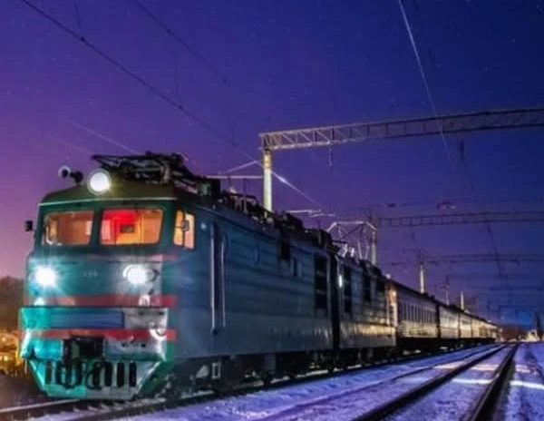 Електропотяг сполученням Львів – Сокаль на смерть збив людину
