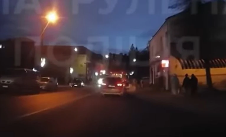 підліток на Audi