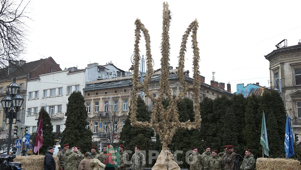 презентація тризуба з дідухів від 80-ки у Львові