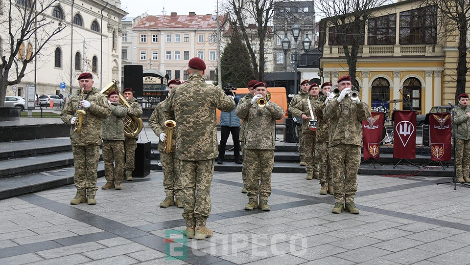 презентація тризуба з дідухів від 80-ки у Львові