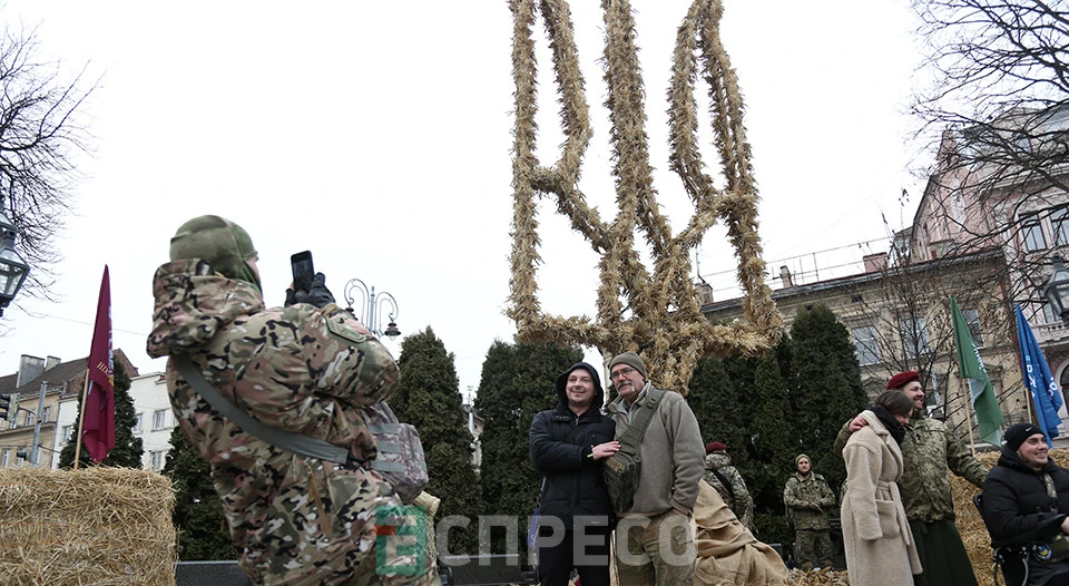 презентація тризуба з дідухів від 80-ки у Львові