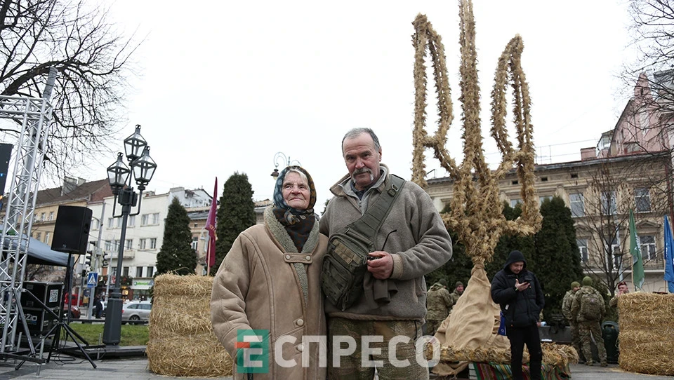 презентація тризуба з дідухів від 80-ки у Львові