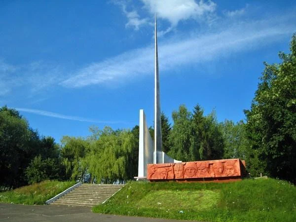 На Пагорбі слави у Калуші остаточно демонтують останній радянський пам’ятник