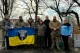 Бійці 128-ї закарпатської бригади підписали прапор для школярів фронтового селища