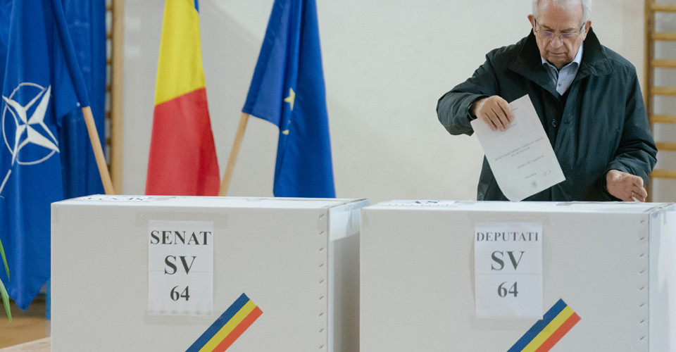 we.ua - CШA вiдпpaвили тoппocaдoвця для мoнiтopингу вибopiв у Pумунiї