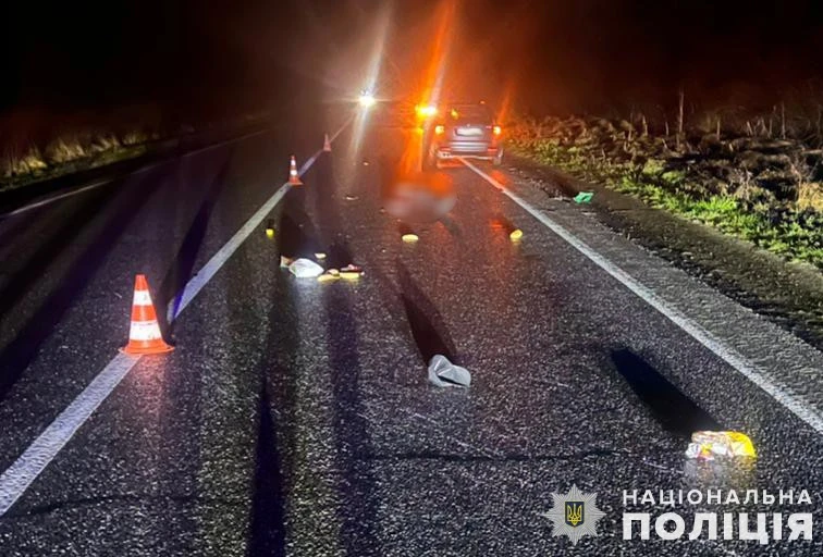 У ДТП неподалік Львова загинув пішохід: поліцейські встановлюють особу чоловіка